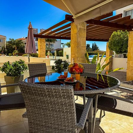 Modern 2Br Apartment With Pool, Veranda & Garden In Paphos Eksteriør billede