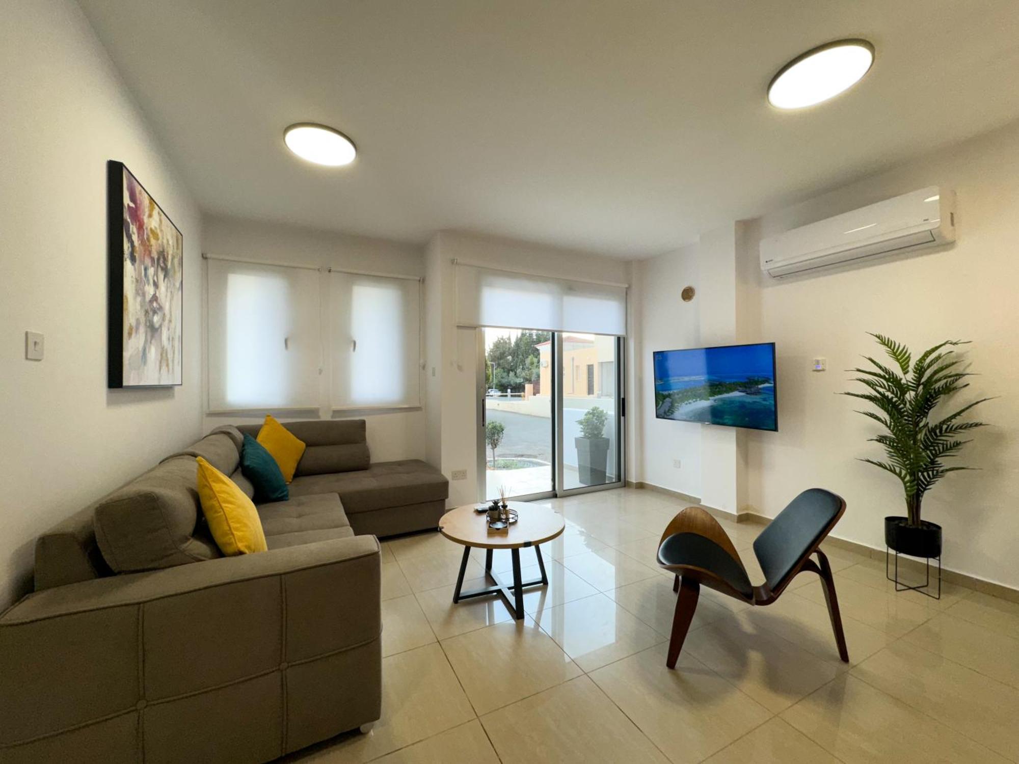 Modern 2Br Apartment With Pool, Veranda & Garden In Paphos Eksteriør billede