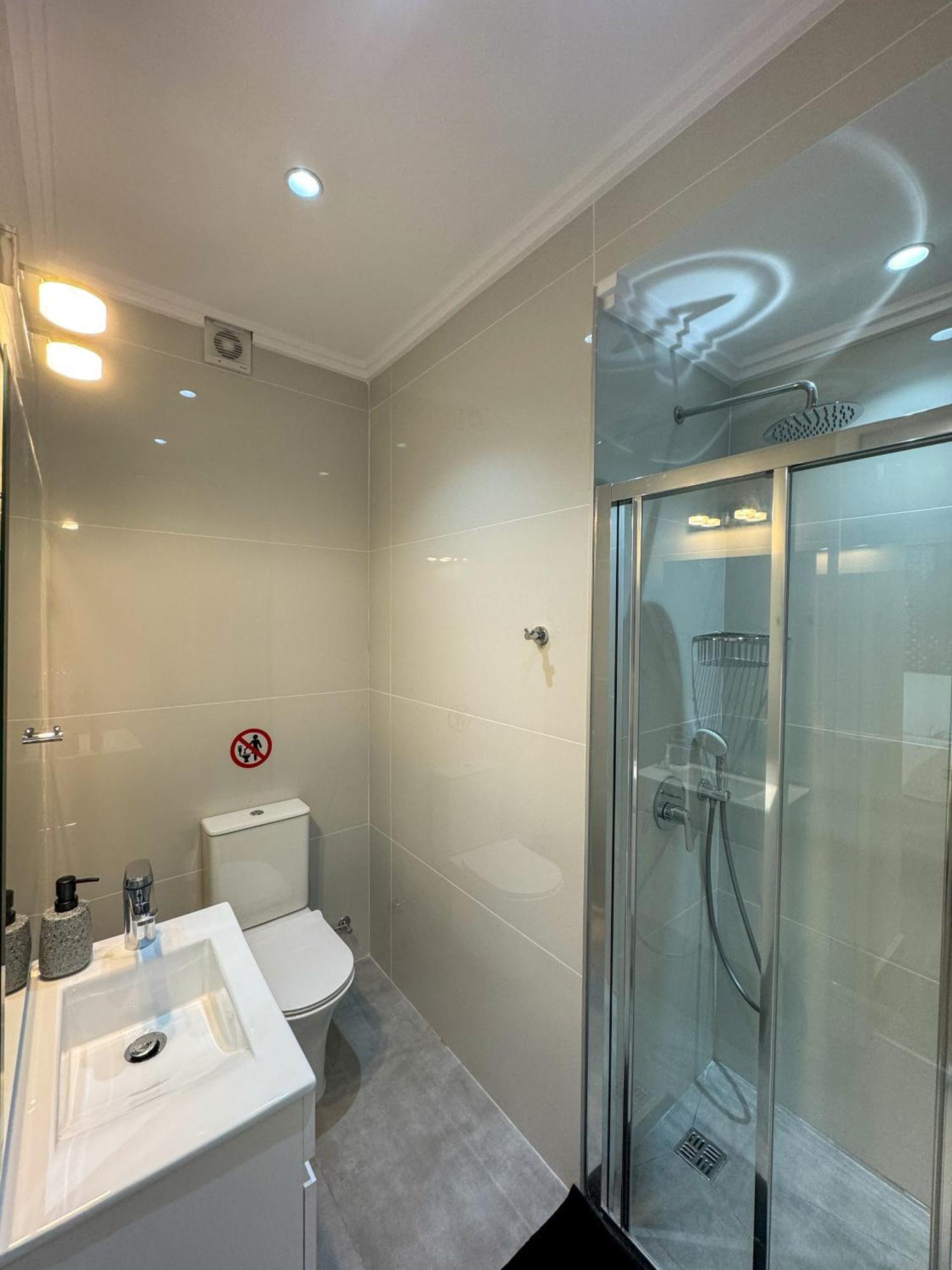 Modern 2Br Apartment With Pool, Veranda & Garden In Paphos Eksteriør billede