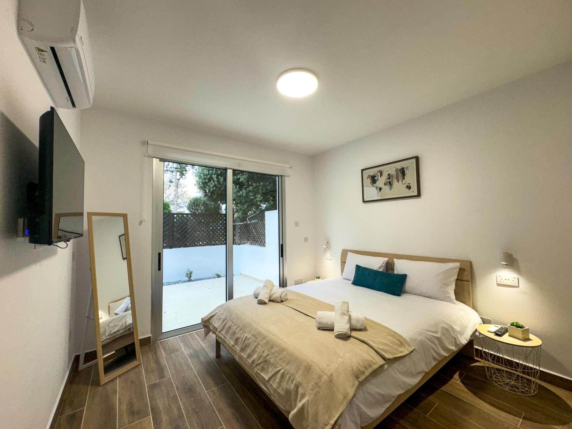 Modern 2Br Apartment With Pool, Veranda & Garden In Paphos Eksteriør billede